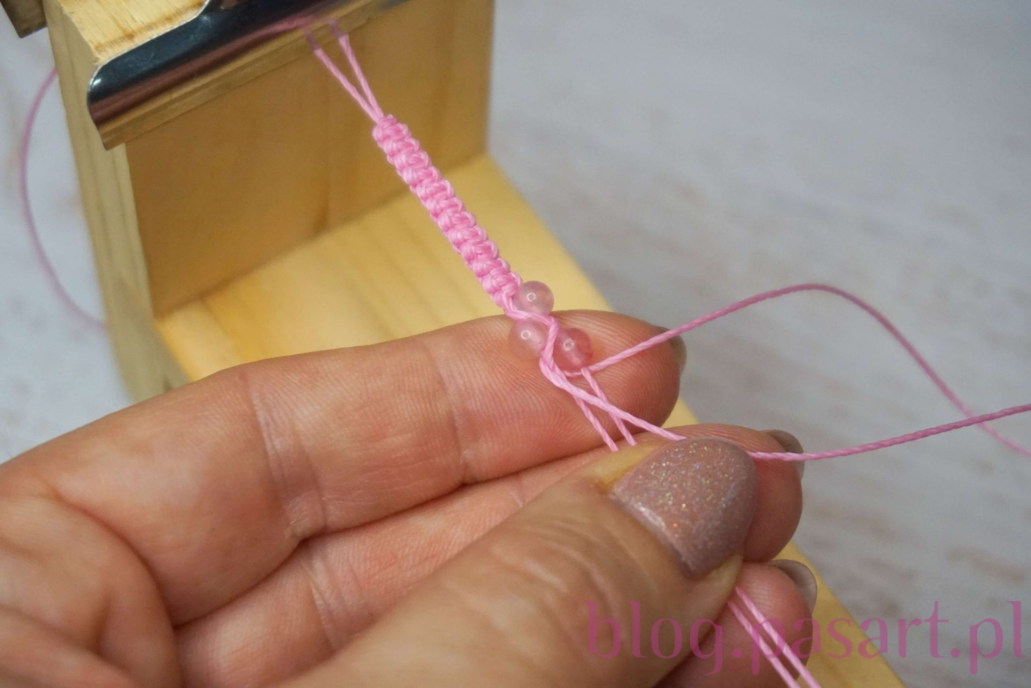 Jak zrobić dwurzędową bransoletkę ze sznurka