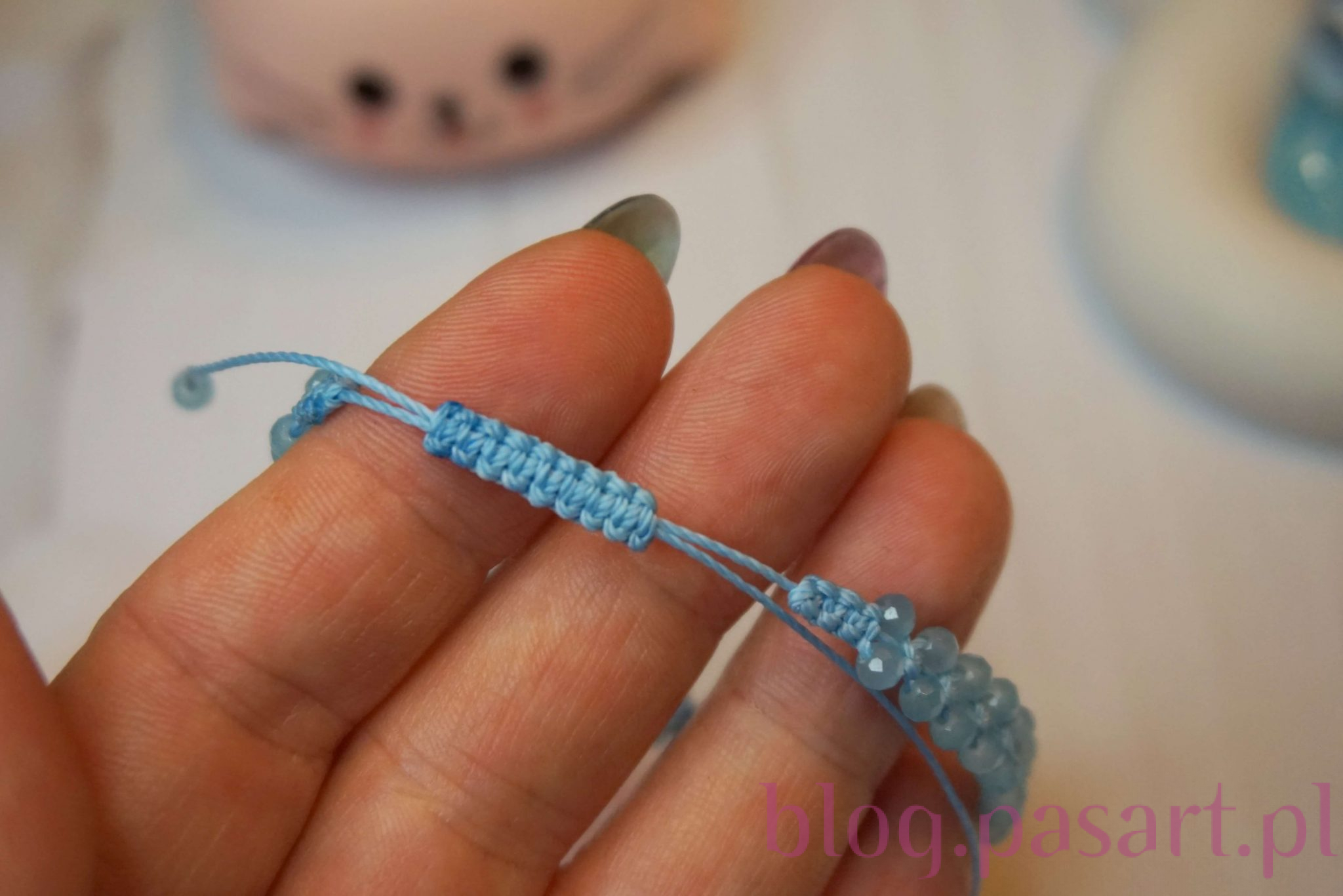 Jak zrobić bransoletkę ze sznurka i koralików