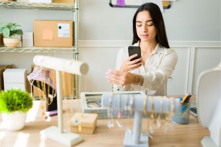 Jak robić zdjęcia biżuterii telefonem